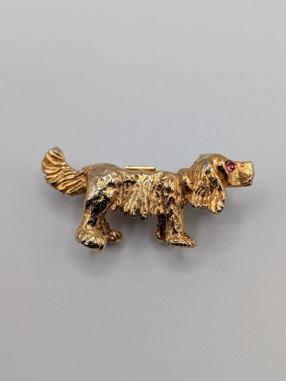 Vintage 1960s Gold Tone Cocker Spaniel Dog Brooch Nugget Textured Pink Eye Pin